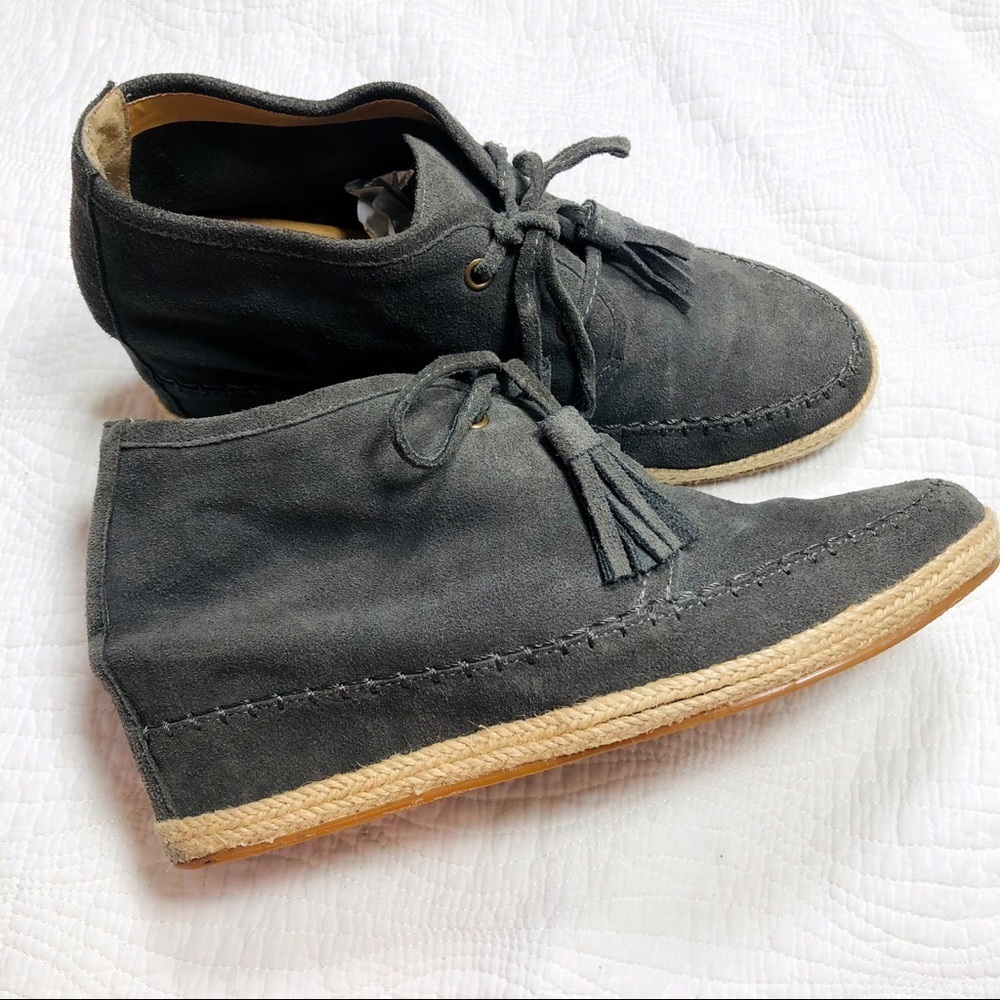 🔥 Crown Vintage warm dark gray suede wedge booties. Sz10